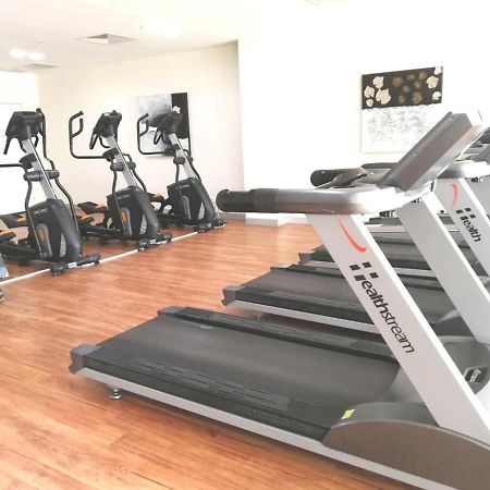 Three-Bedroom Apartment With Amazing View Near Surfers Paradise Gold Coast Bagian luar foto