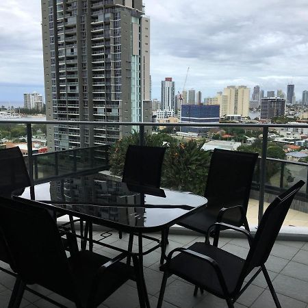 Three-Bedroom Apartment With Amazing View Near Surfers Paradise Gold Coast Bagian luar foto