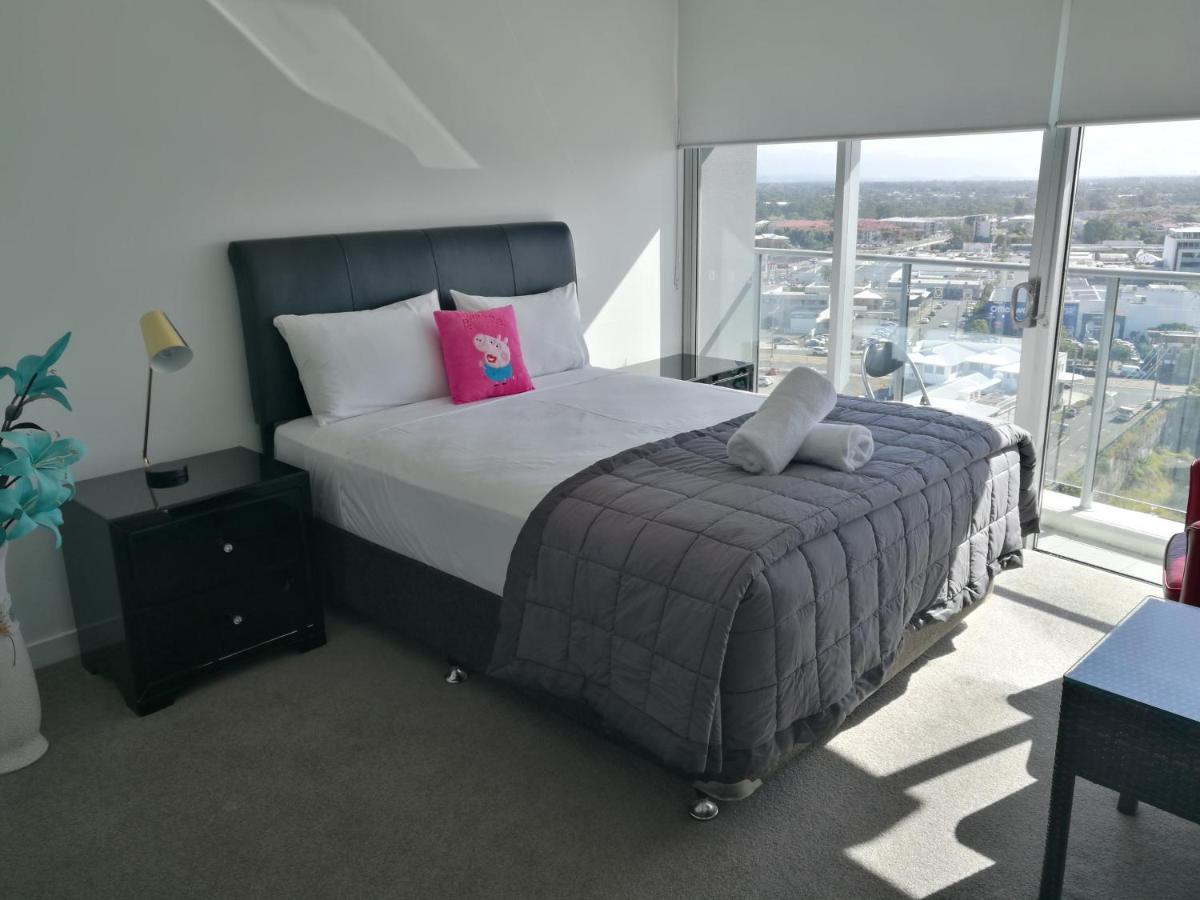 Three-Bedroom Apartment With Amazing View Near Surfers Paradise Gold Coast Bagian luar foto