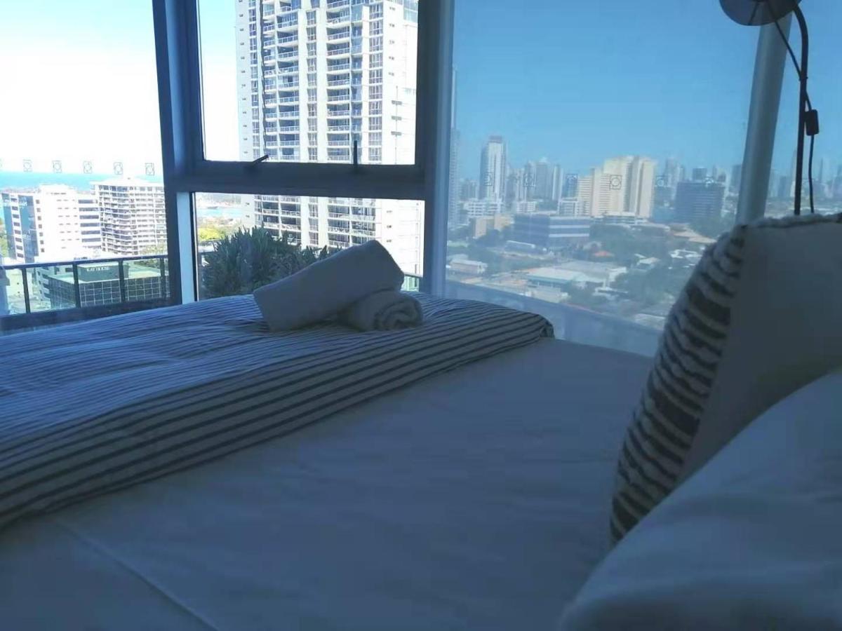 Three-Bedroom Apartment With Amazing View Near Surfers Paradise Gold Coast Bagian luar foto