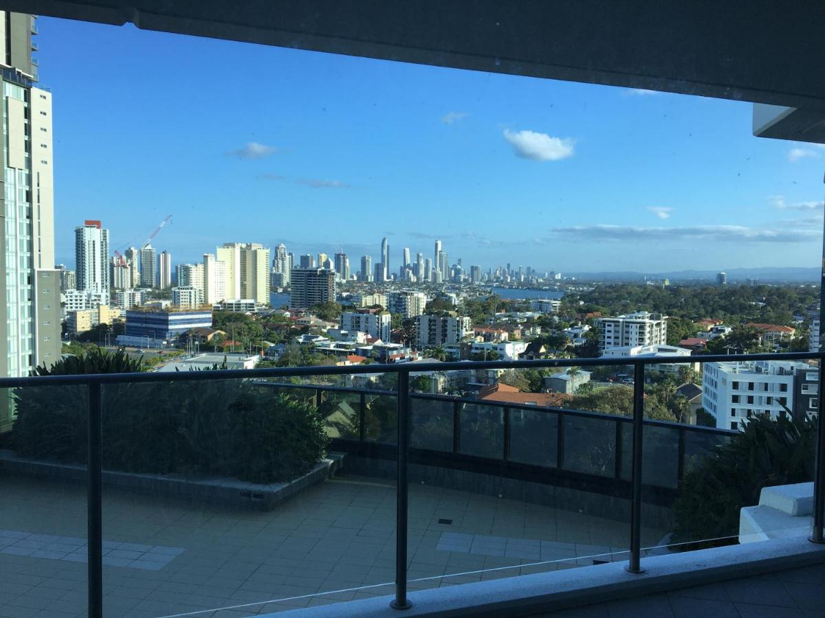 Three-Bedroom Apartment With Amazing View Near Surfers Paradise Gold Coast Bagian luar foto