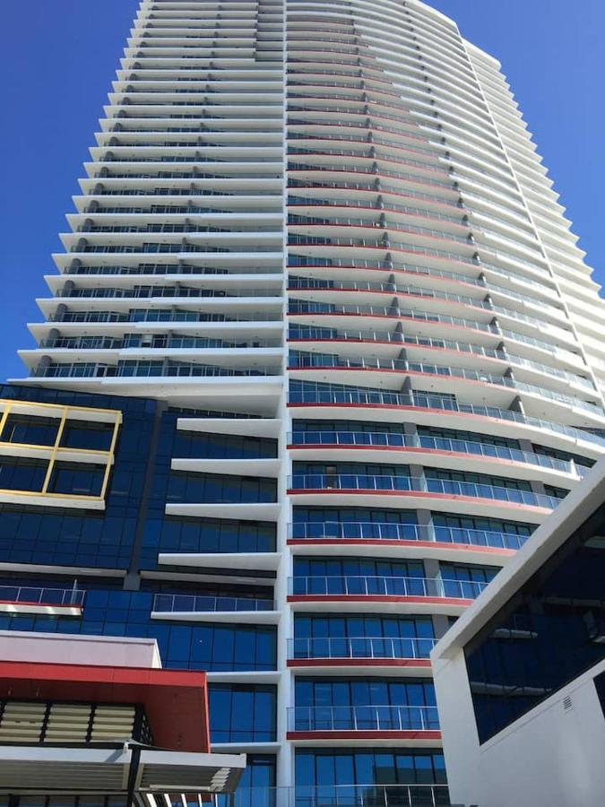 Three-Bedroom Apartment With Amazing View Near Surfers Paradise Gold Coast Bagian luar foto