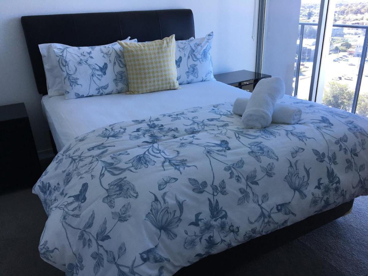 Three-Bedroom Apartment With Amazing View Near Surfers Paradise Gold Coast Bagian luar foto
