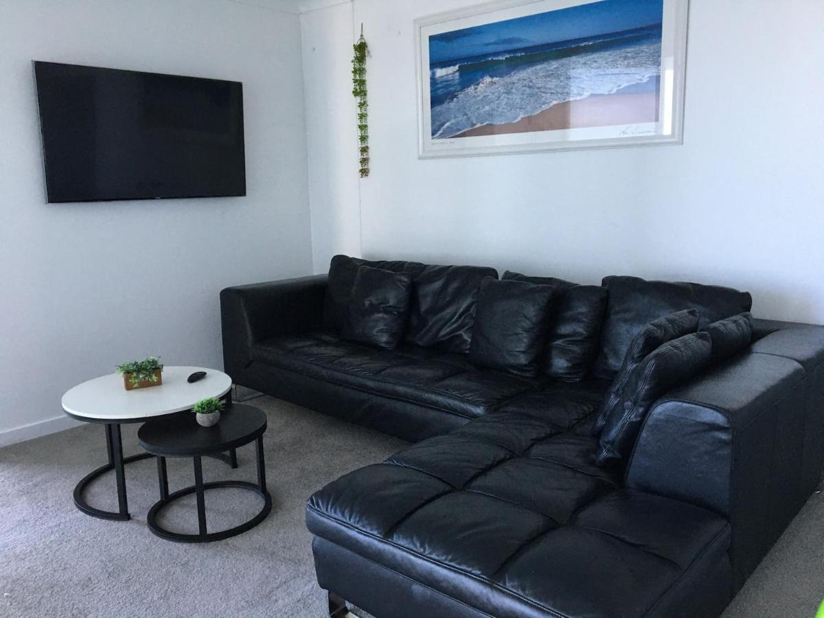 Three-Bedroom Apartment With Amazing View Near Surfers Paradise Gold Coast Bagian luar foto