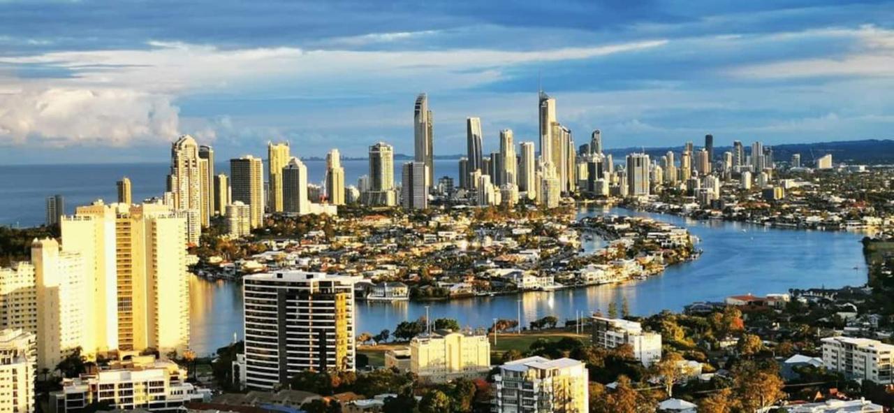Three-Bedroom Apartment With Amazing View Near Surfers Paradise Gold Coast Bagian luar foto