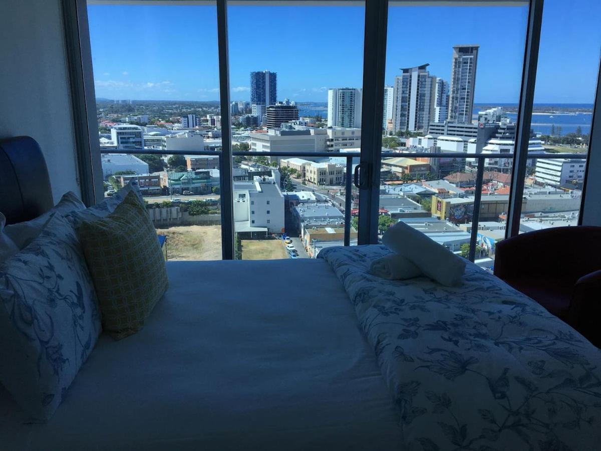 Three-Bedroom Apartment With Amazing View Near Surfers Paradise Gold Coast Bagian luar foto