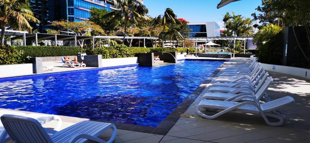 Three-Bedroom Apartment With Amazing View Near Surfers Paradise Gold Coast Bagian luar foto
