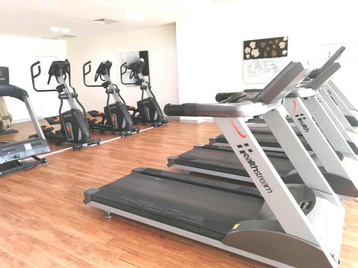Three-Bedroom Apartment With Amazing View Near Surfers Paradise Gold Coast Bagian luar foto