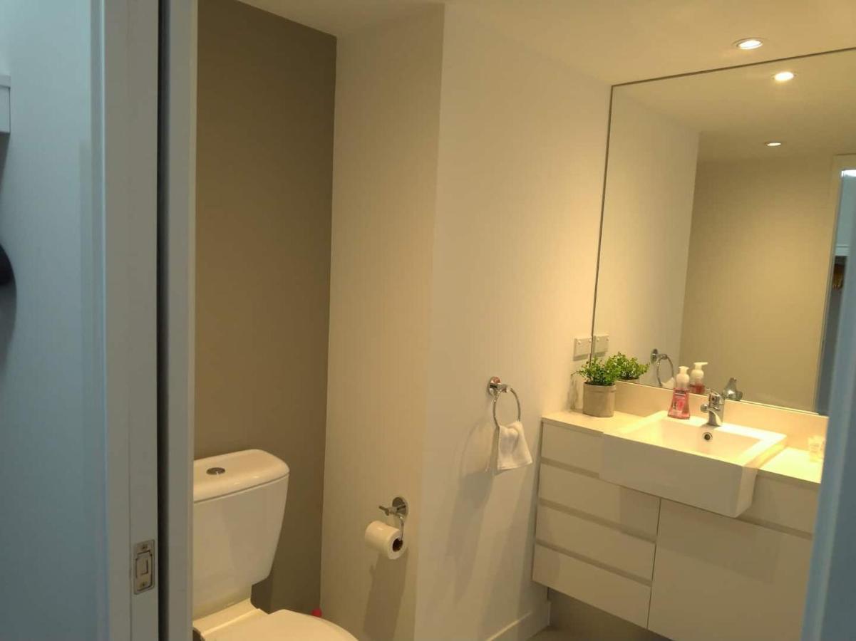 Three-Bedroom Apartment With Amazing View Near Surfers Paradise Gold Coast Bagian luar foto